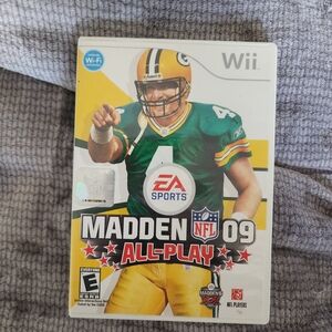 Madden NFL 09 All-Play for Wii - Green and Yellow